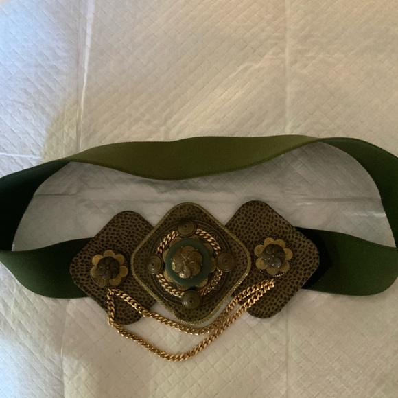 Salena’s Collection Stretchy Belt - Picture 2 of 4